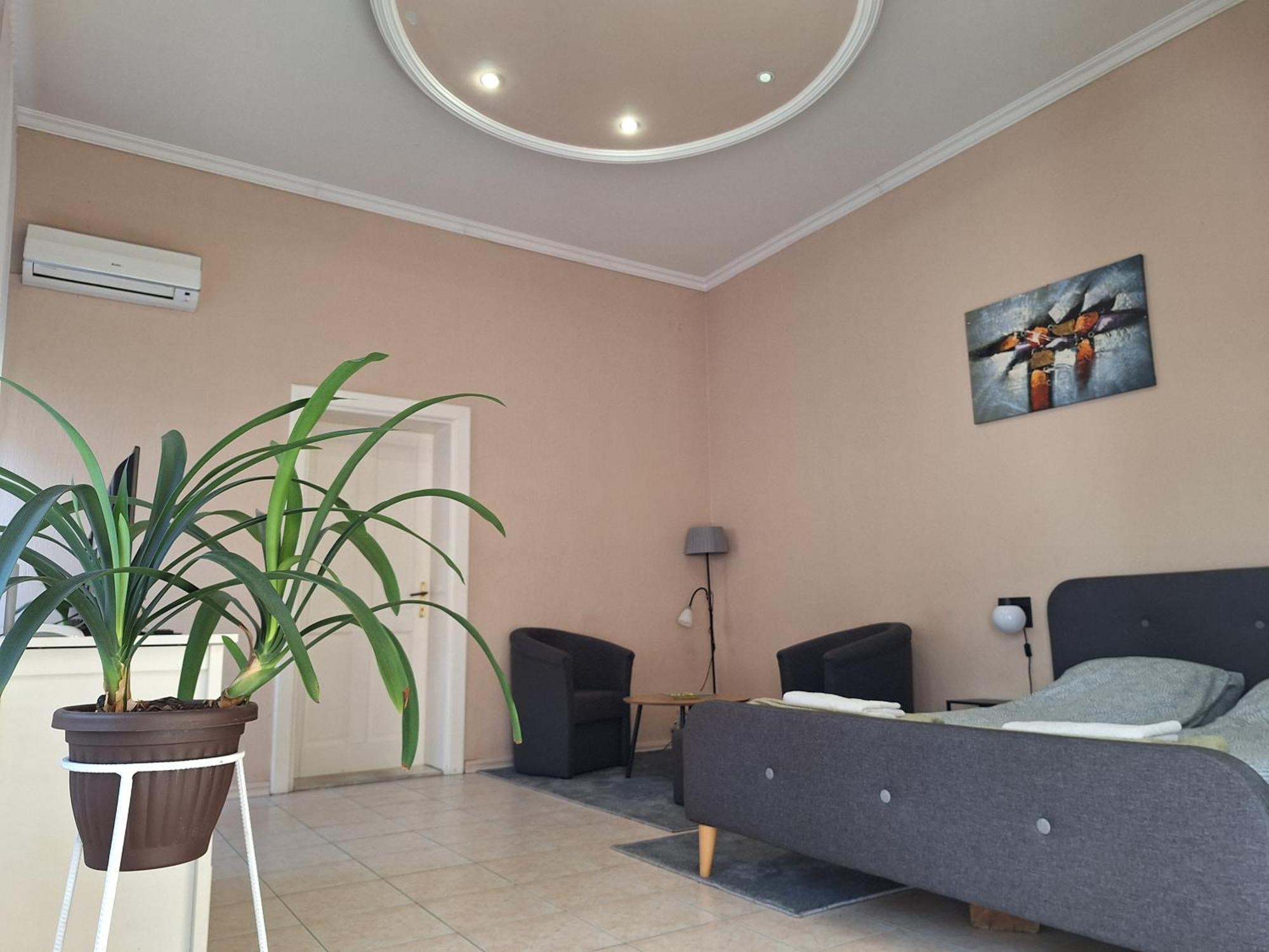 MainStreet apartman Subotica Buitenkant foto