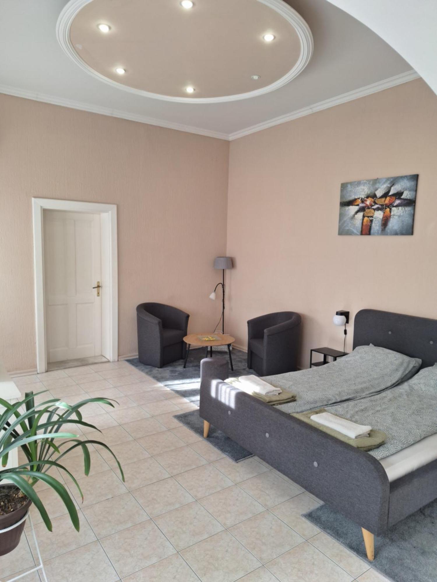 MainStreet apartman Subotica Buitenkant foto